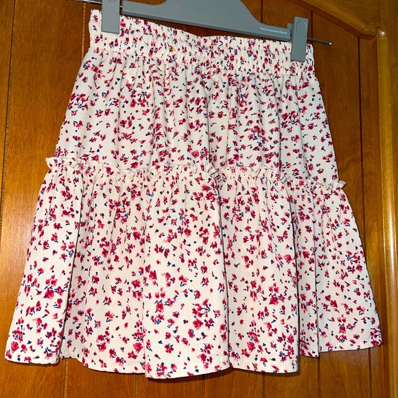 ✨HP✨ NWT “PRINCESS POLLY” LADIES FLORAL SKIRT, TIES & CINCHES AT WAIST…SIZE 0 - Picture 3 of 5